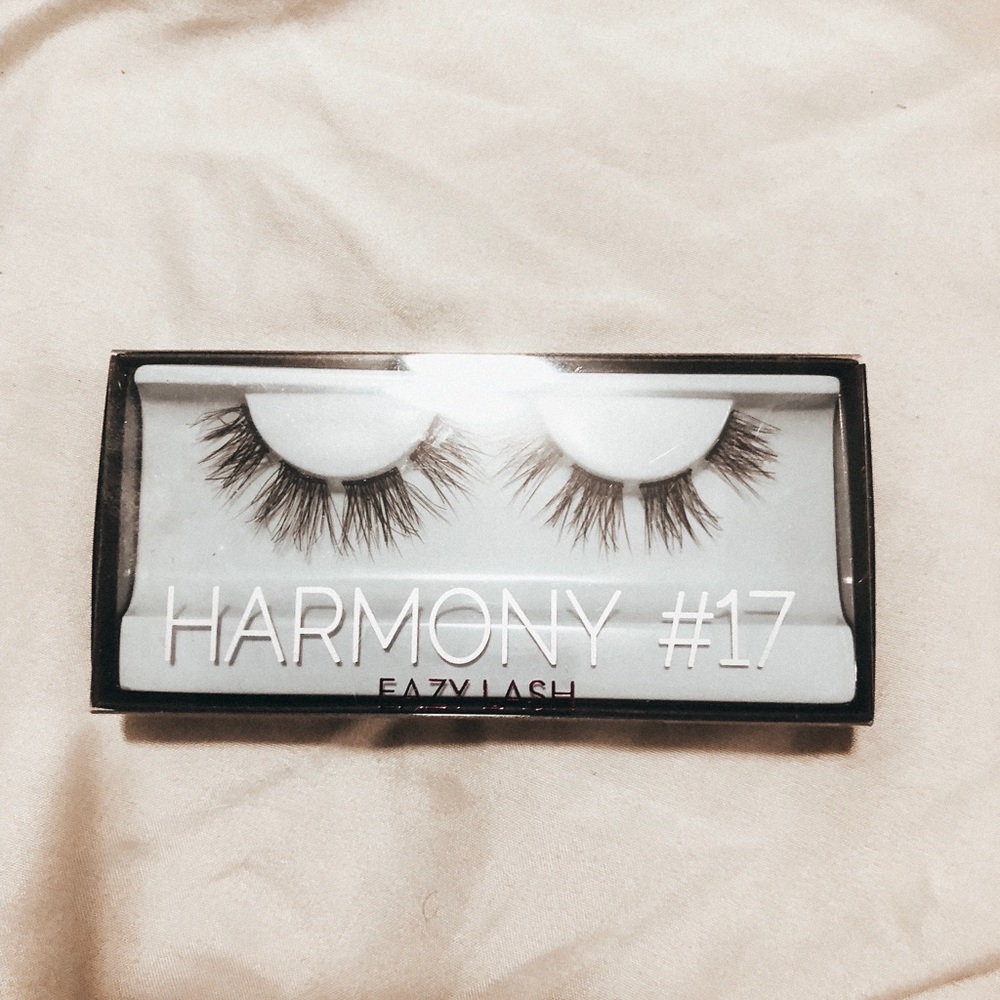 HUDA BEAUTY — HARMONY #17 EAZY LASH